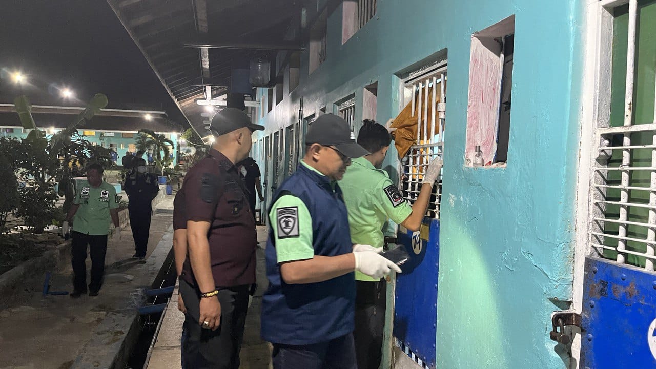 Tim Divisi Pas Kanwil Kumham Jatim Laksanakan Sidak Penggeledahan Lapas Pamekasan