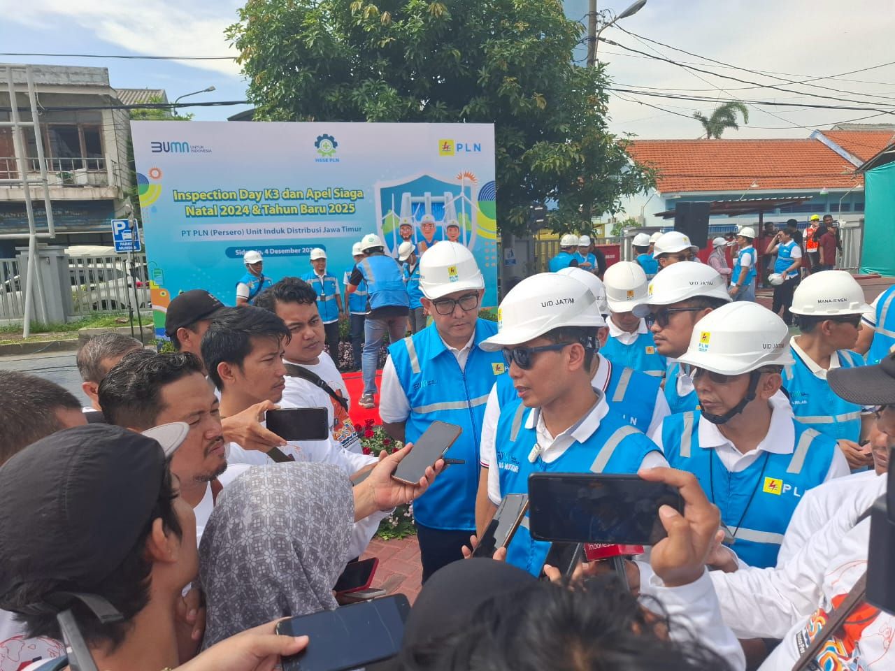 PLN UID Jatim Tingkatkan Kesiapan Melalui Inspection DAY K3 dalam Apel Siaga Nataru. 2024 - 2025